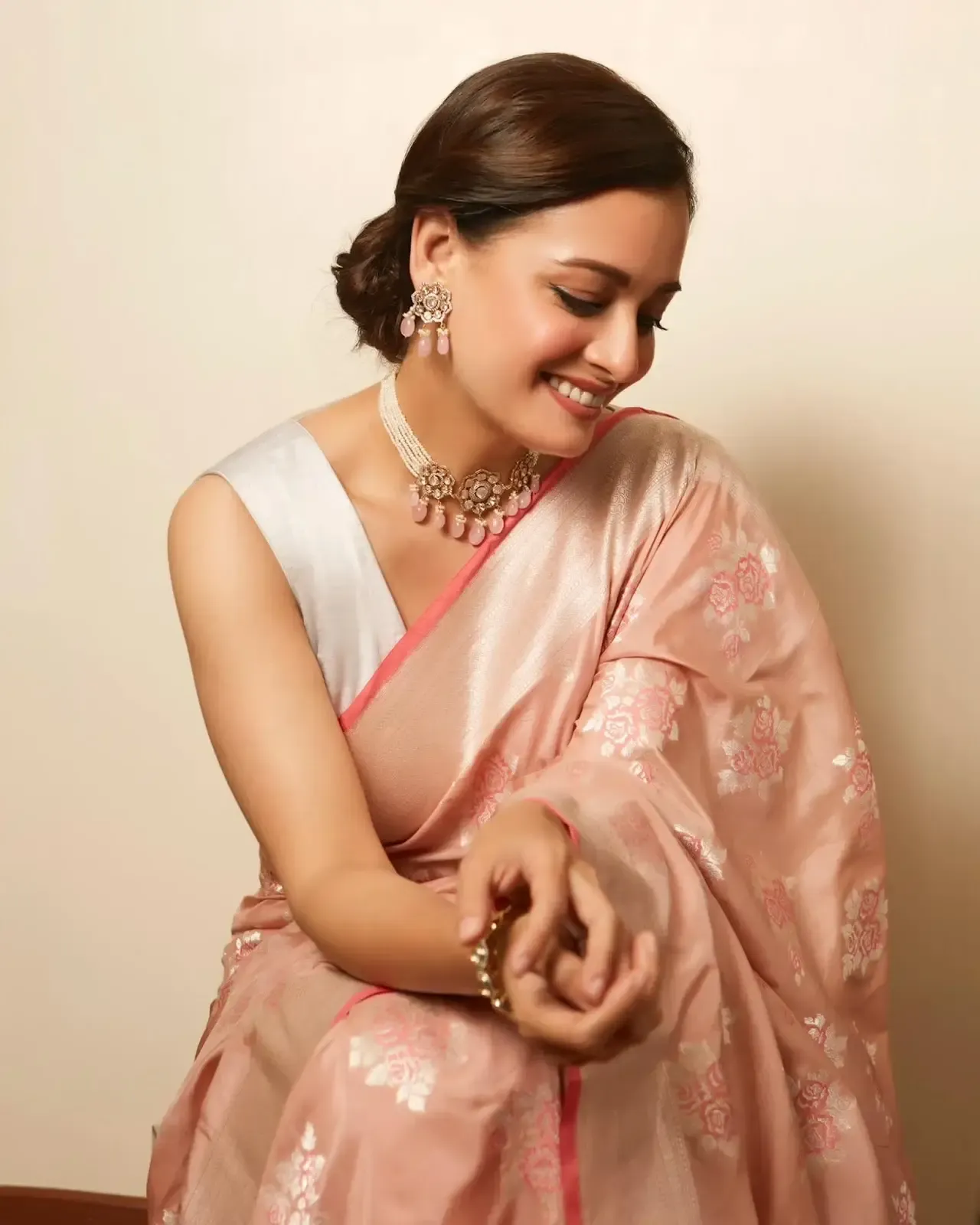 Indian Actress Dia Mirza Images In Traditional Pink Color Saree